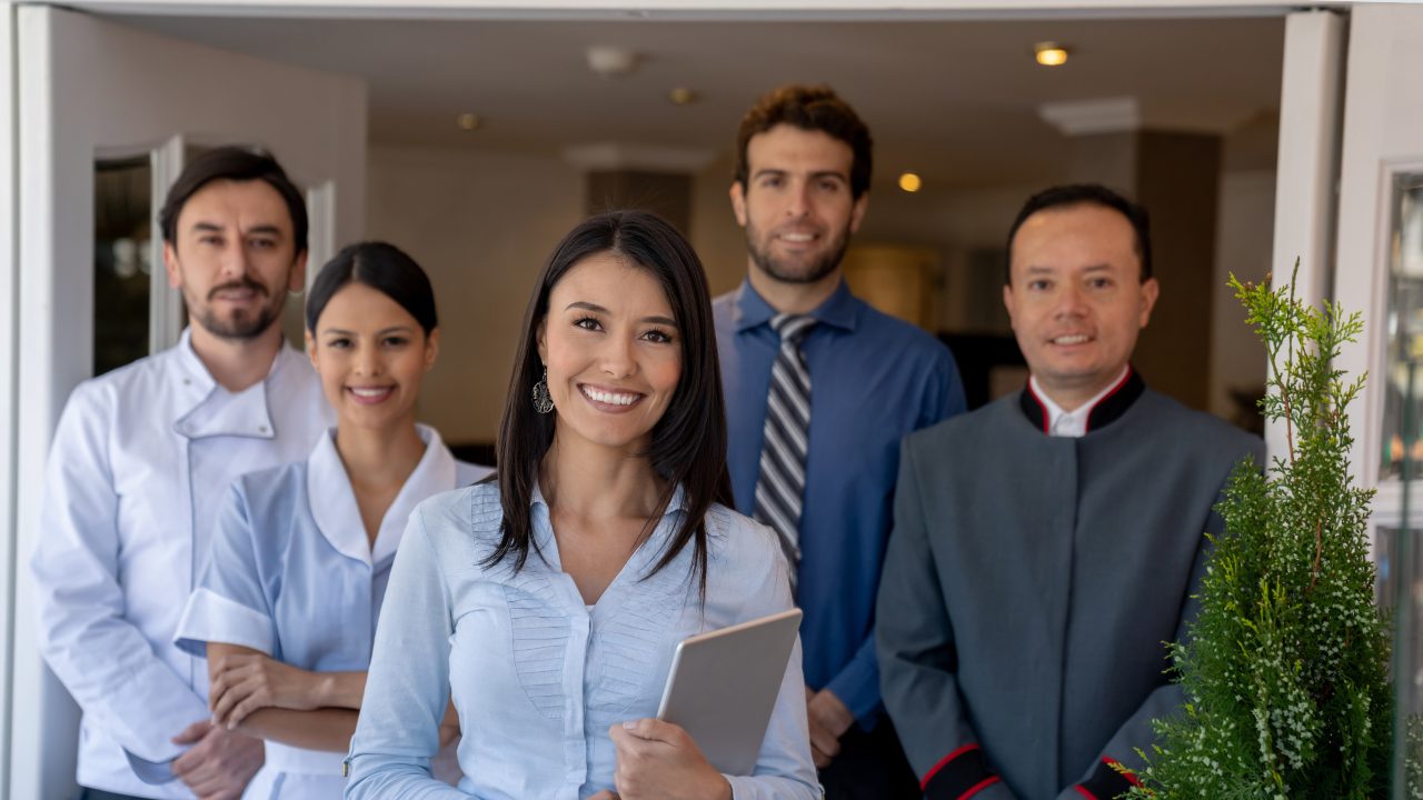 So meisterst du die größten Recruiting-Herausforderungen im Gastgewerbe