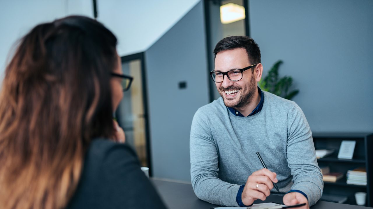The Essential Hiring Manager’s Guide to Interviewing [20 Tips]